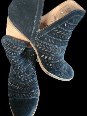 Women’s Black Frye & Co Cutout Suede Booties - Stylish Peep-Toe Heel